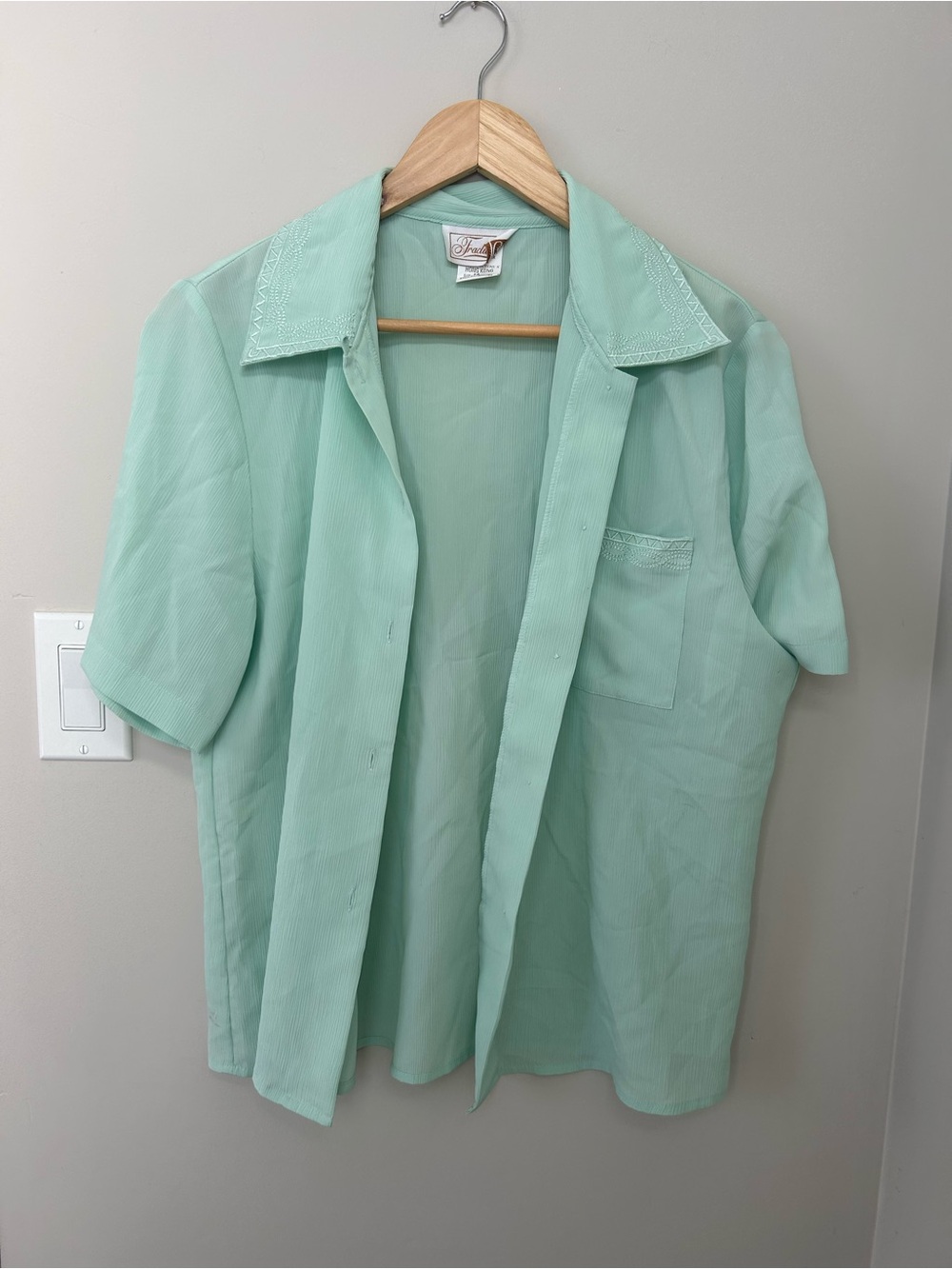 Mint Short-Sleeve Button Front Shirt - Unbranded